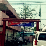 रायगढ़ में फिल्मी स्टाइल में हमला: बारात से लौट रही बस रोकी, तलवार-चाकू से युवकों पर वार